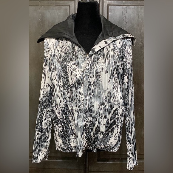 Julia Lane black & white animal pattern reversible jacket -Size Medium - Picture 2 of 16
